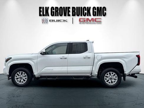 Used 2025 Toyota Tacoma SR5 image 7