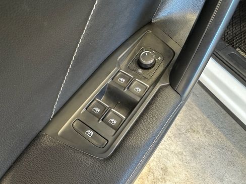 Used 2022 Volkswagen Tiguan SE image 10