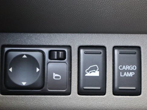 Used 2014 Nissan Frontier SV AWD/4WD image 25