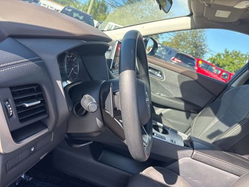 Used 2023 Nissan Rogue SV image 31