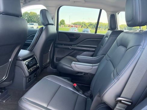 Used 2025 Lincoln Aviator AWD w/ Jet Appearance Package image 31