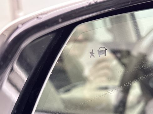 Used 2021 GMC Yukon XL Denali w/ Denali Premium Package image 6