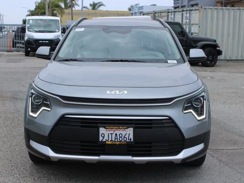 Used 2024 Kia Niro EX FWD image 2