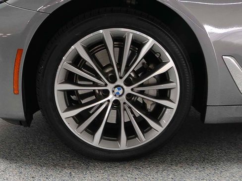 Certified 2023 BMW 530i w/ Premium Package image 5