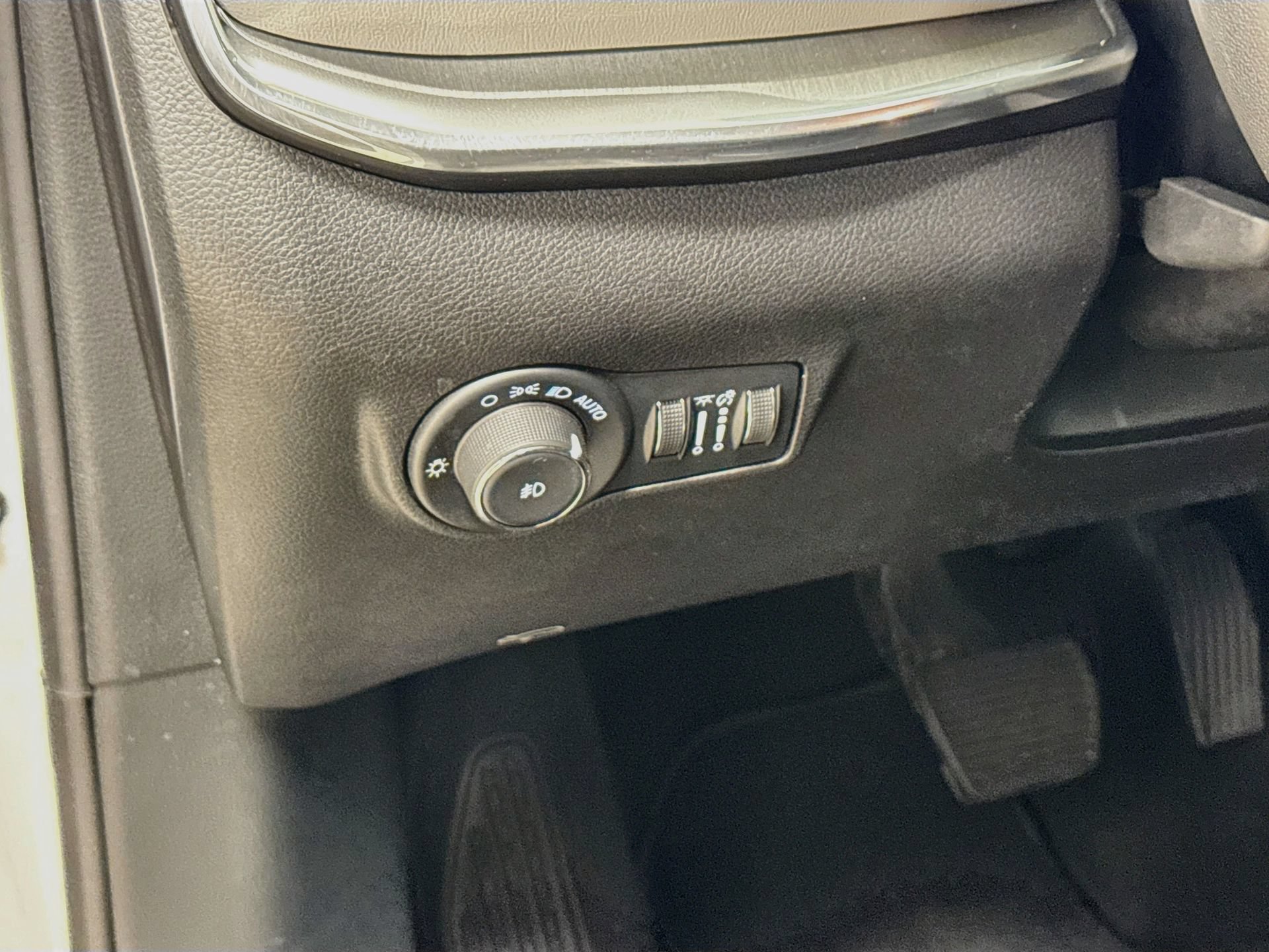 Used 2024 Jeep Compass Limited AWD/4WD image 10