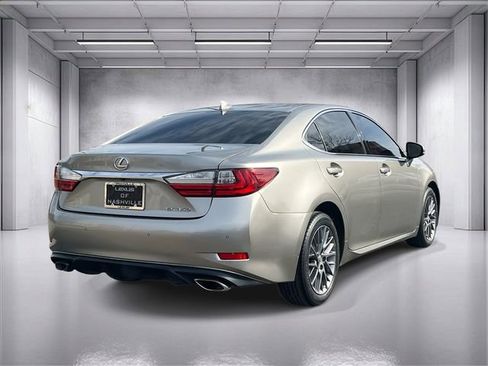 Used 2018 Lexus ES 350 w/ Navigation System Package image 3