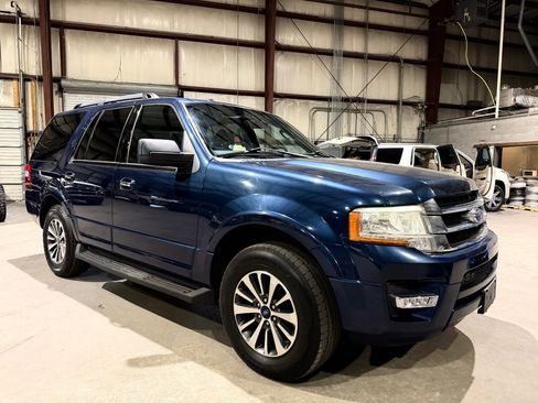 Used 2015 Ford Expedition XLT w/ Equipment Group 201A RWD image 2