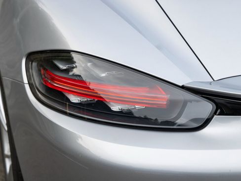 Used 2018 Porsche 718 Cayman S image 19