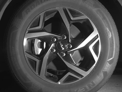 Used 2025 Kia Sportage LX image 12