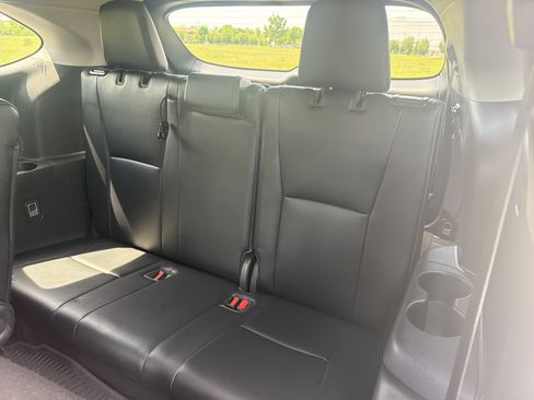 Used 2022 Toyota Highlander XLE FWD image 27