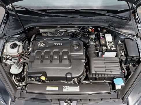 Used 2015 Volkswagen Golf TDI SE FWD image 38