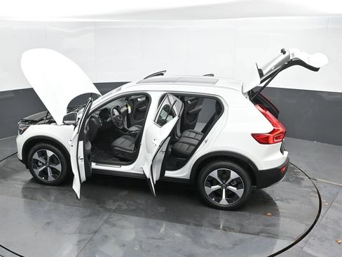 New 2025 Volvo XC40 B5 Core w/ Protection Package Premier image 49