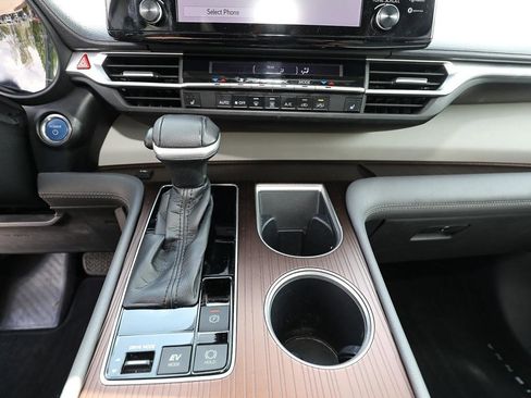 Used 2021 Toyota Sienna XLE image 17