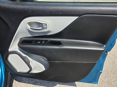 Used 2019 Jeep Renegade Limited AWD/4WD image 28