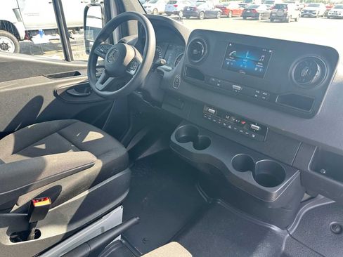 Used 2024 Mercedes-Benz Sprinter 2500 image 12