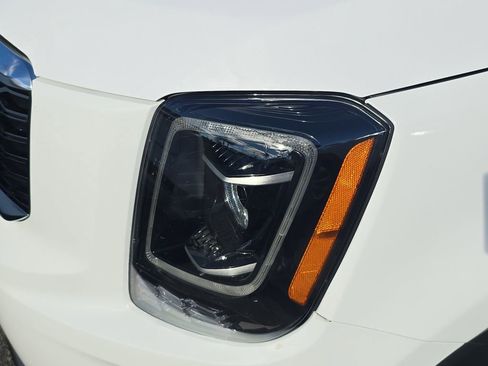 Used 2021 Kia Telluride EX image 8