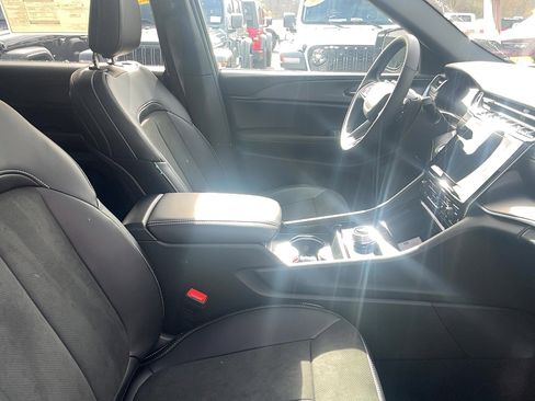 New 2025 Jeep Grand Cherokee L Altitude image 17