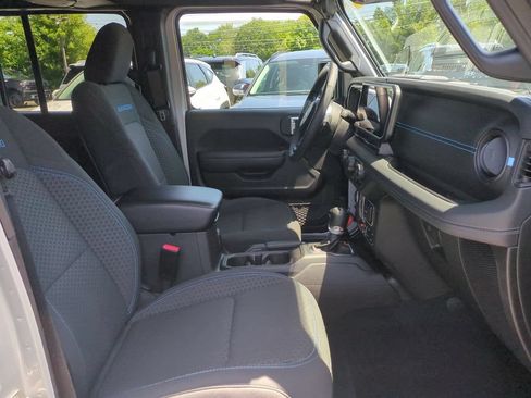 Used 2024 Jeep Wrangler Unlimited Rubicon 4xe w/ Convenience Group AWD/4WD image 26