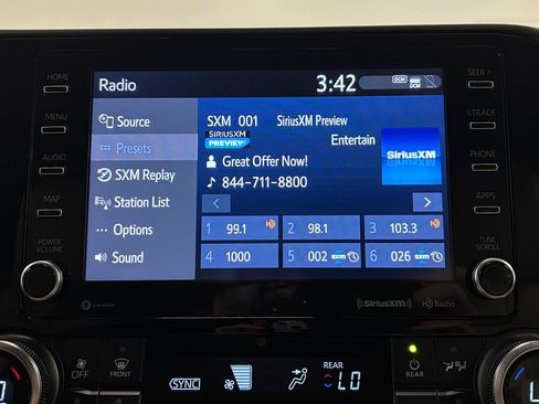 Used 2020 Toyota Highlander XLE AWD/4WD image 19