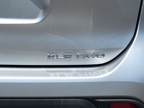 Used 2023 Toyota Highlander XLE AWD/4WD image 13