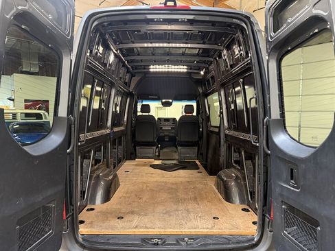 Used 2019 Mercedes-Benz Sprinter 144 image 27