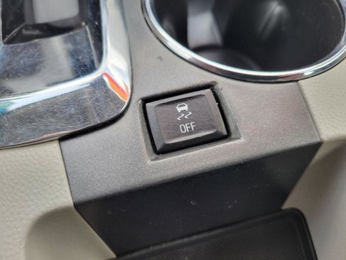 Used 2017 Chevrolet Equinox LS FWD image 19