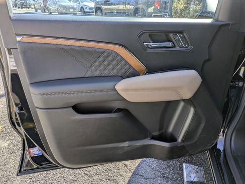 New 2026 GMC Canyon Denali image 9