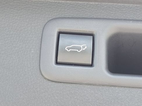 Used 2023 Toyota Highlander XLE FWD image 37