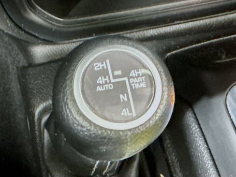 Used 2024 Jeep Wrangler Unlimited AWD/4WD image 16