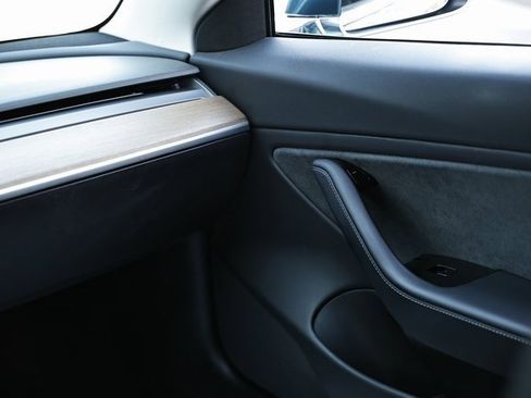 Used 2018 Tesla Model 3 Long Range image 31