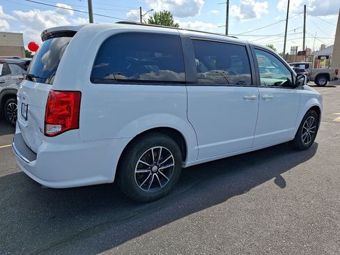 Used 2019 Dodge Grand Caravan GT FWD image 4