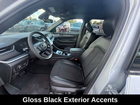 New 2025 Jeep Grand Cherokee L Altitude image 9