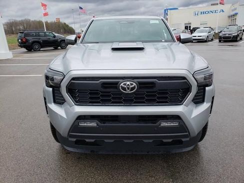 New 2025 Toyota Tacoma TRD Sport image 2
