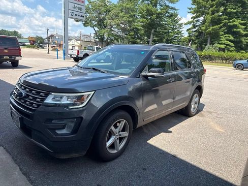 Used 2017 Ford Explorer XLT w/ Equipment Group 202A AWD/4WD image 1