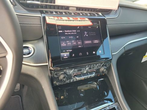 New 2025 Jeep Grand Cherokee Altitude RWD image 23