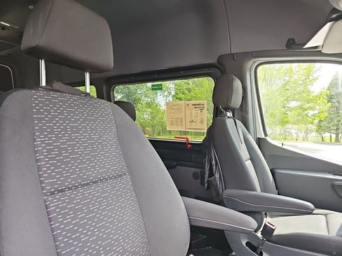 Used 2019 Mercedes-Benz Sprinter 2500 image 12