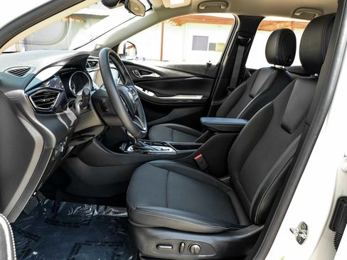 Used 2022 Buick Encore GX Select w/ Sport Touring Package FWD image 4