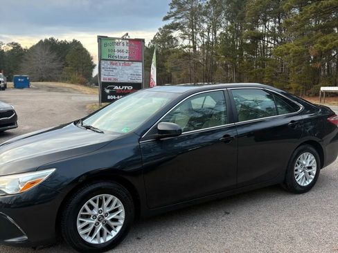 Used 2017 Toyota Camry XLE image 2