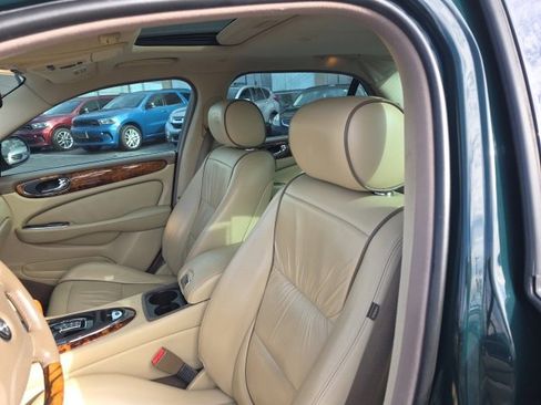Used 2007 Jaguar XJ8 image 16