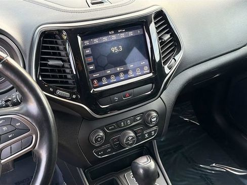 Used 2020 Jeep Cherokee Limited FWD image 27