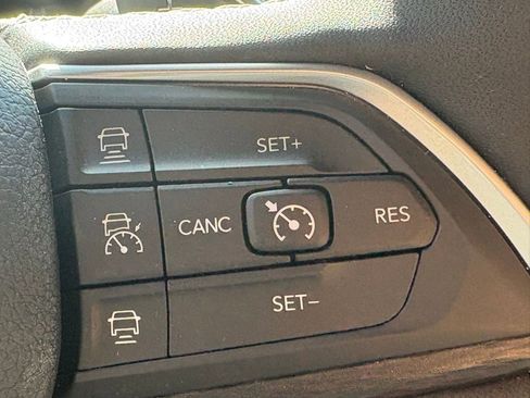 Used 2025 Jeep Grand Cherokee L Altitude AWD/4WD image 15