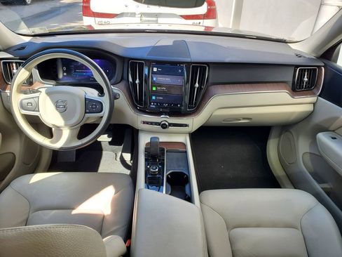 Certified 2022 Volvo XC60 B5 Momentum image 14