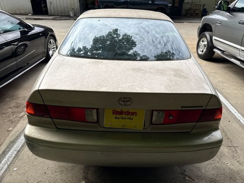 Used 2001 Toyota Camry LE FWD image 5