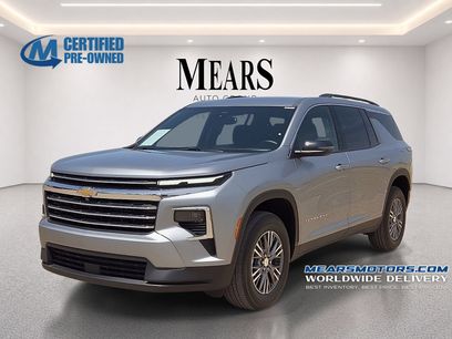 Used 2025 Chevrolet Traverse LT