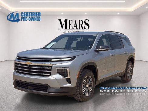 Used 2025 Chevrolet Traverse LT FWD image 1