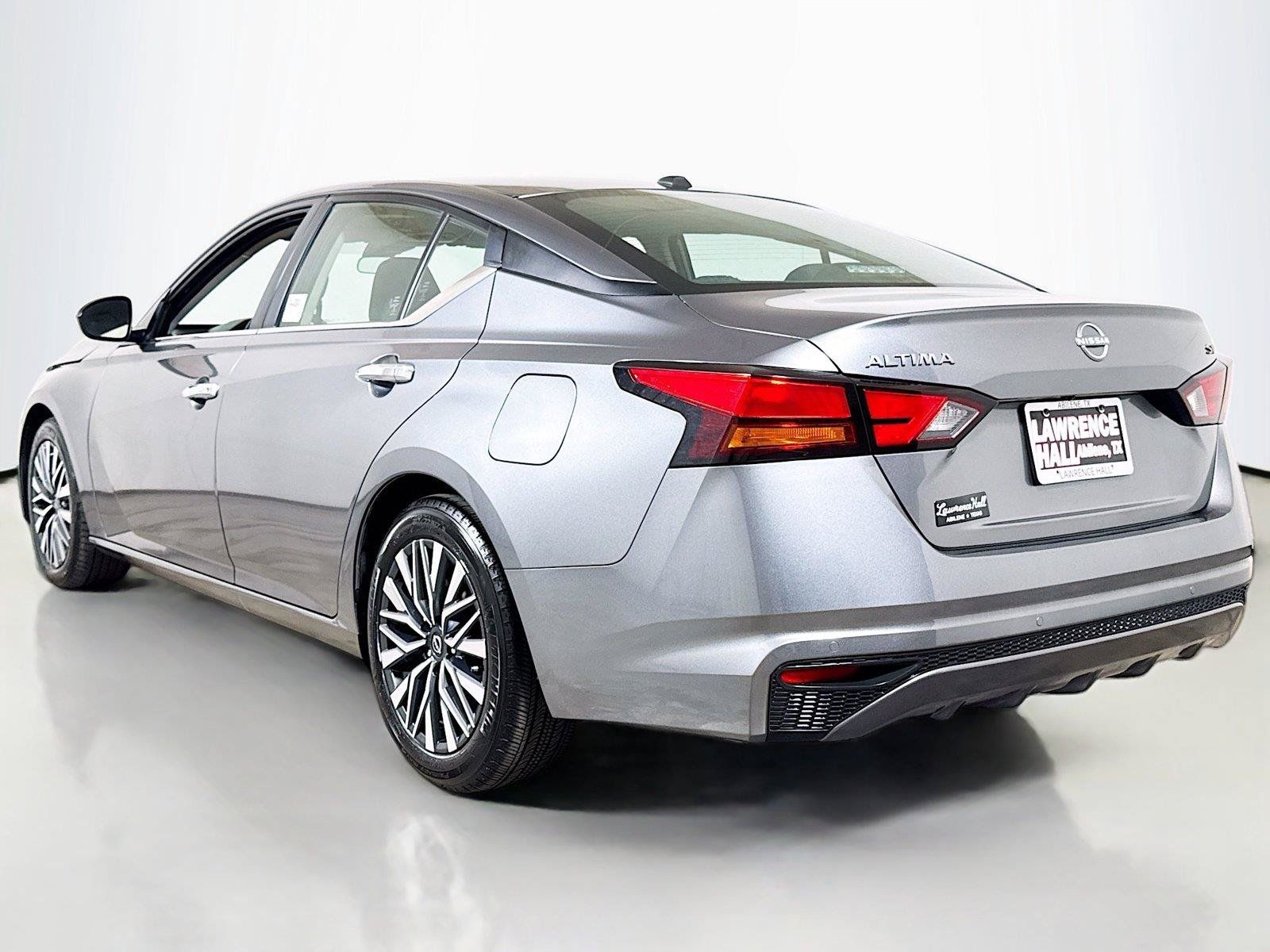 Used 2023 Nissan Altima 2.5 SV FWD image 6