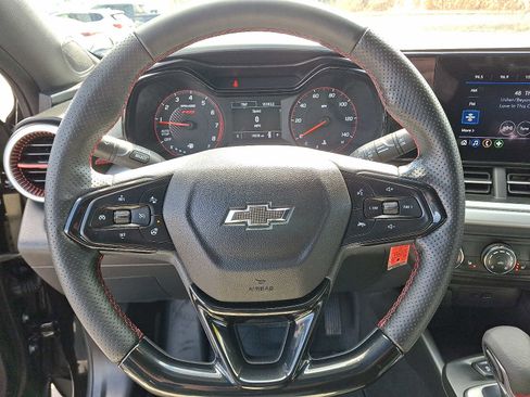 Used 2025 Chevrolet Trax RS w/ Driver Confidence Package image 19