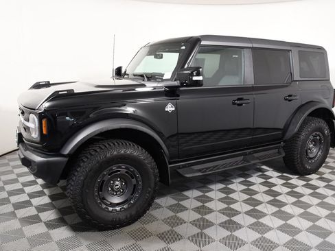 Used 2024 Ford Bronco Outer Banks AWD/4WD image 2