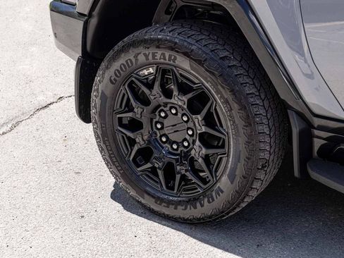 Used 2025 GMC Hummer EV 2X AWD/4WD image 10