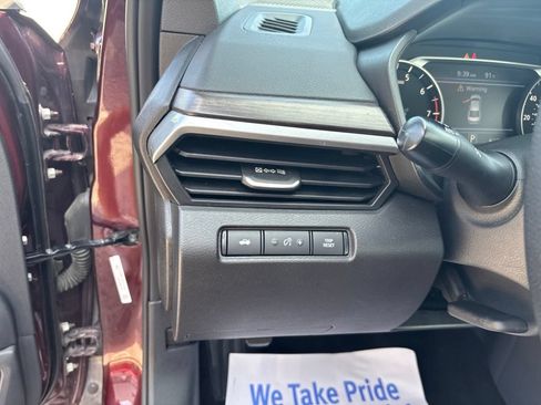 Used 2025 Nissan Altima 2.5 SV FWD image 58
